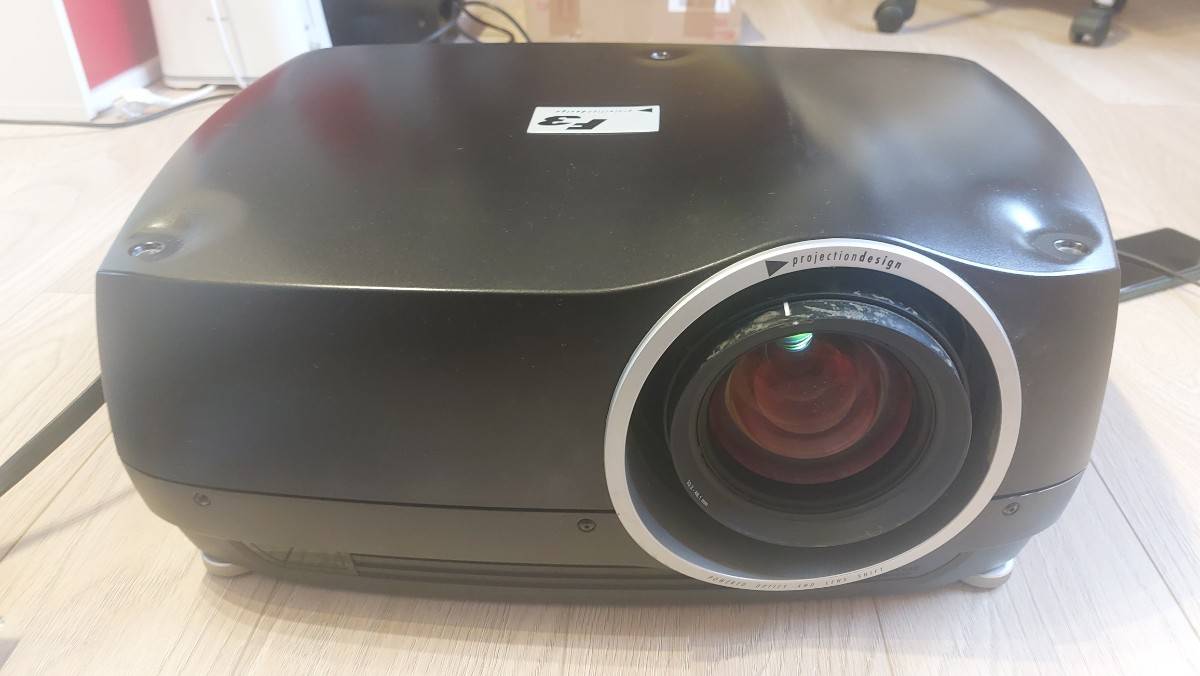 Vends vidéo projecteur professionnel ProjectionDesign Barco