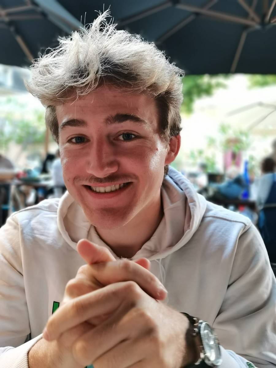 Propose aide aux devoirs, collège, lycée, début d’études sup en maths et physique