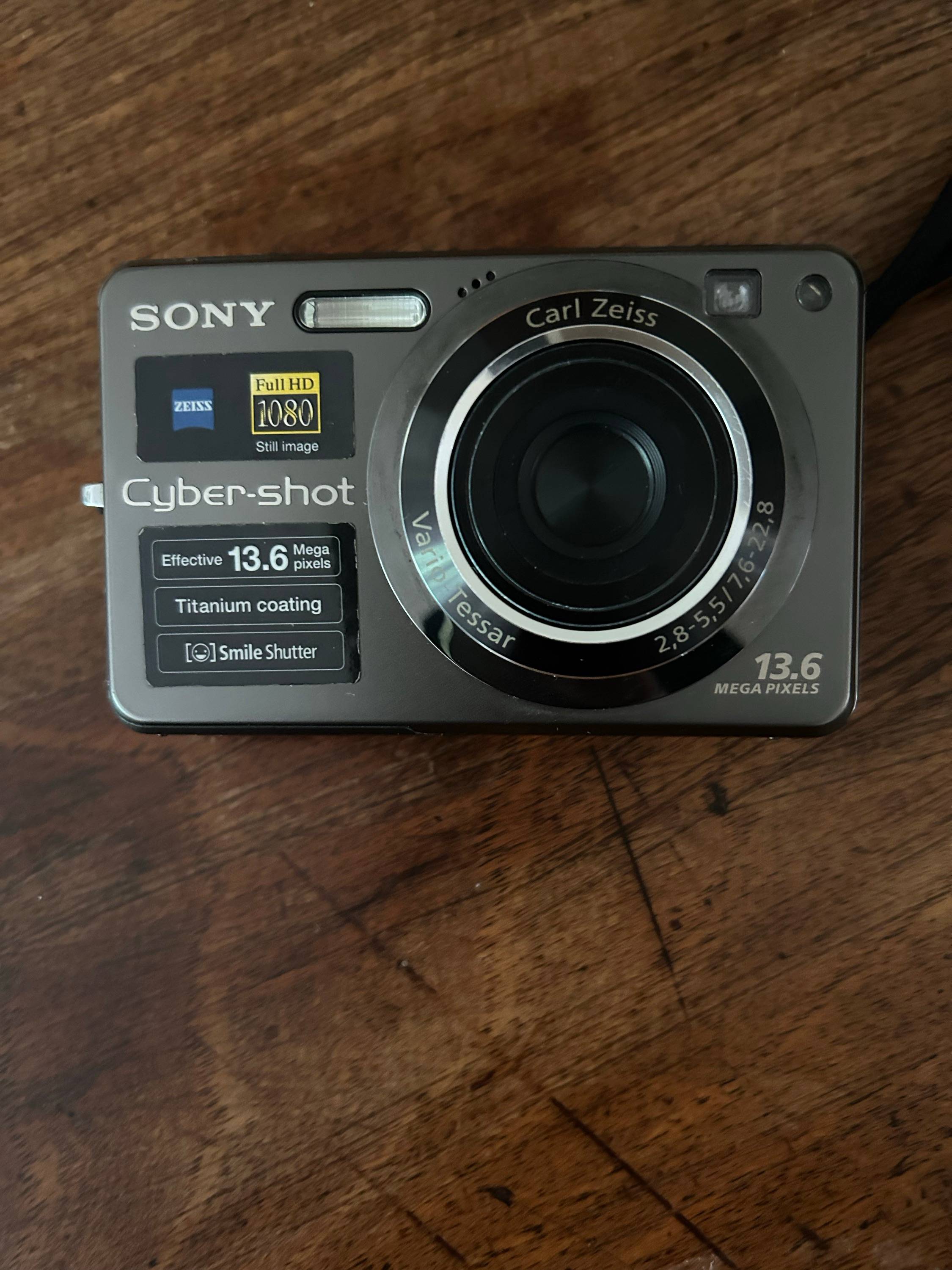 Vends appareil photo Sony Cyber-Shot DSC-W300 avec accessoires