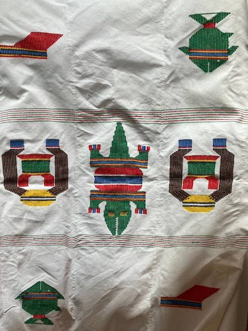 Vends nappe africaine en coton blanc, brodée motifs animaliers