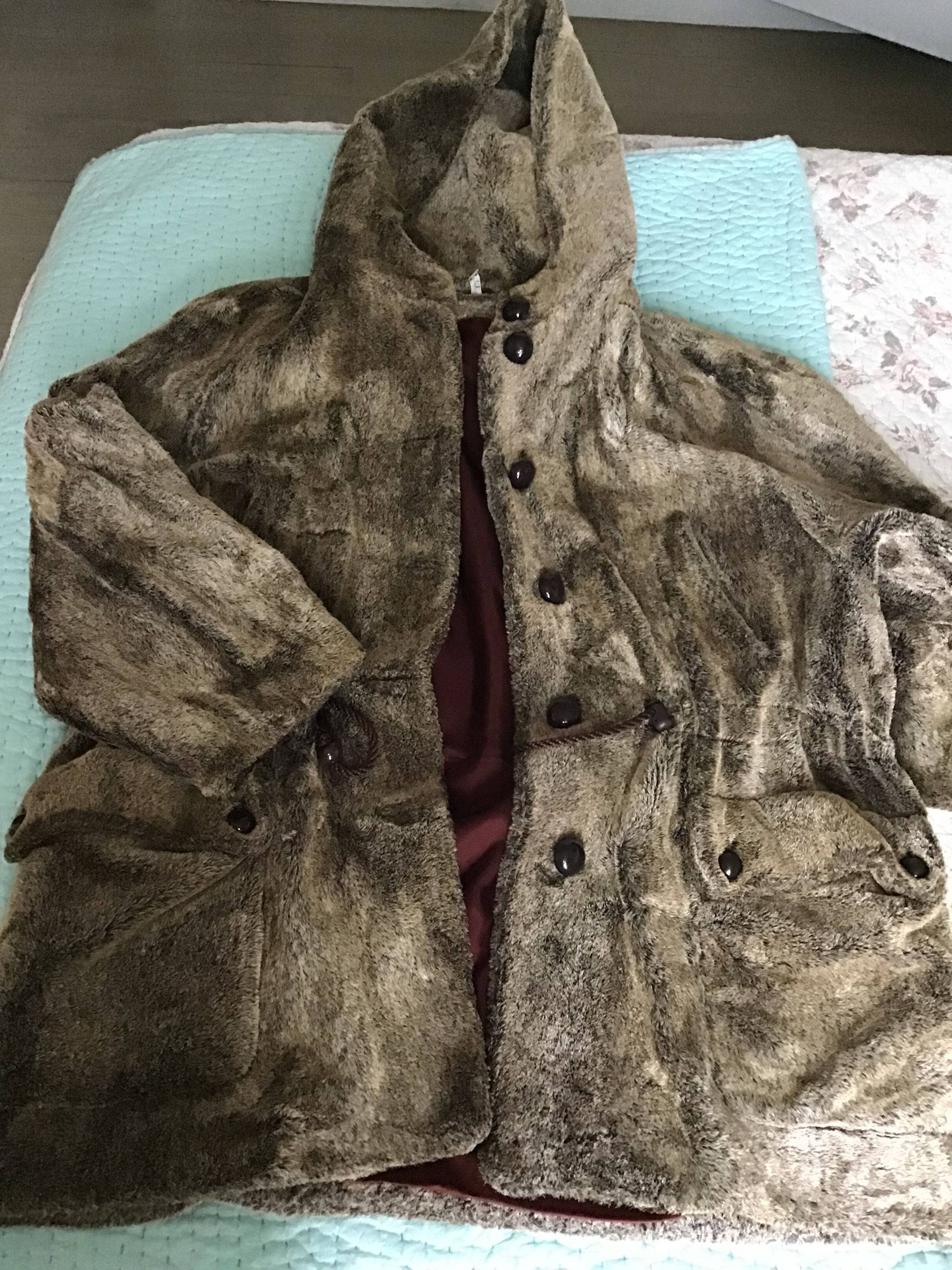 Vends duffle coat avec capuche fausse fourrure - Taille XXL
