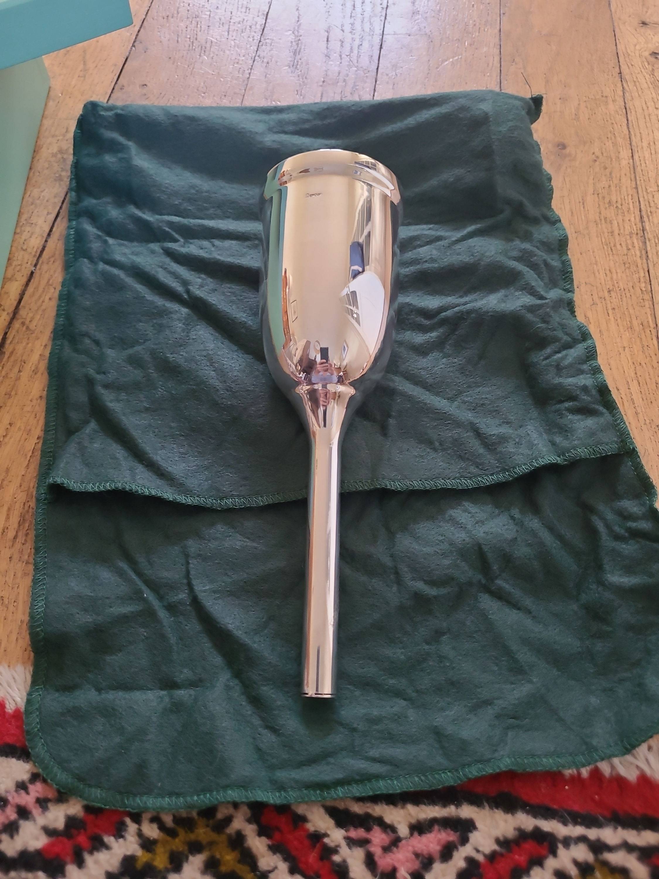 Vends entonnoir oxygénateur vin en métal argenté