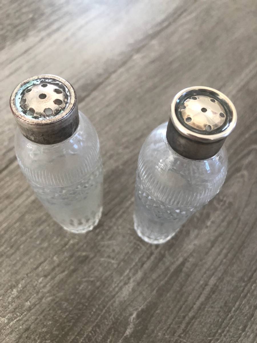 Vends lot salière et poivrier des années 1900 en très bon état