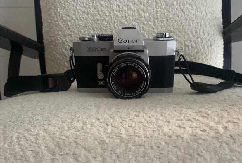 Vends Canon EX Auto Vintage + objectif 50 mm f/1.8 – L’esprit argentique des années 70