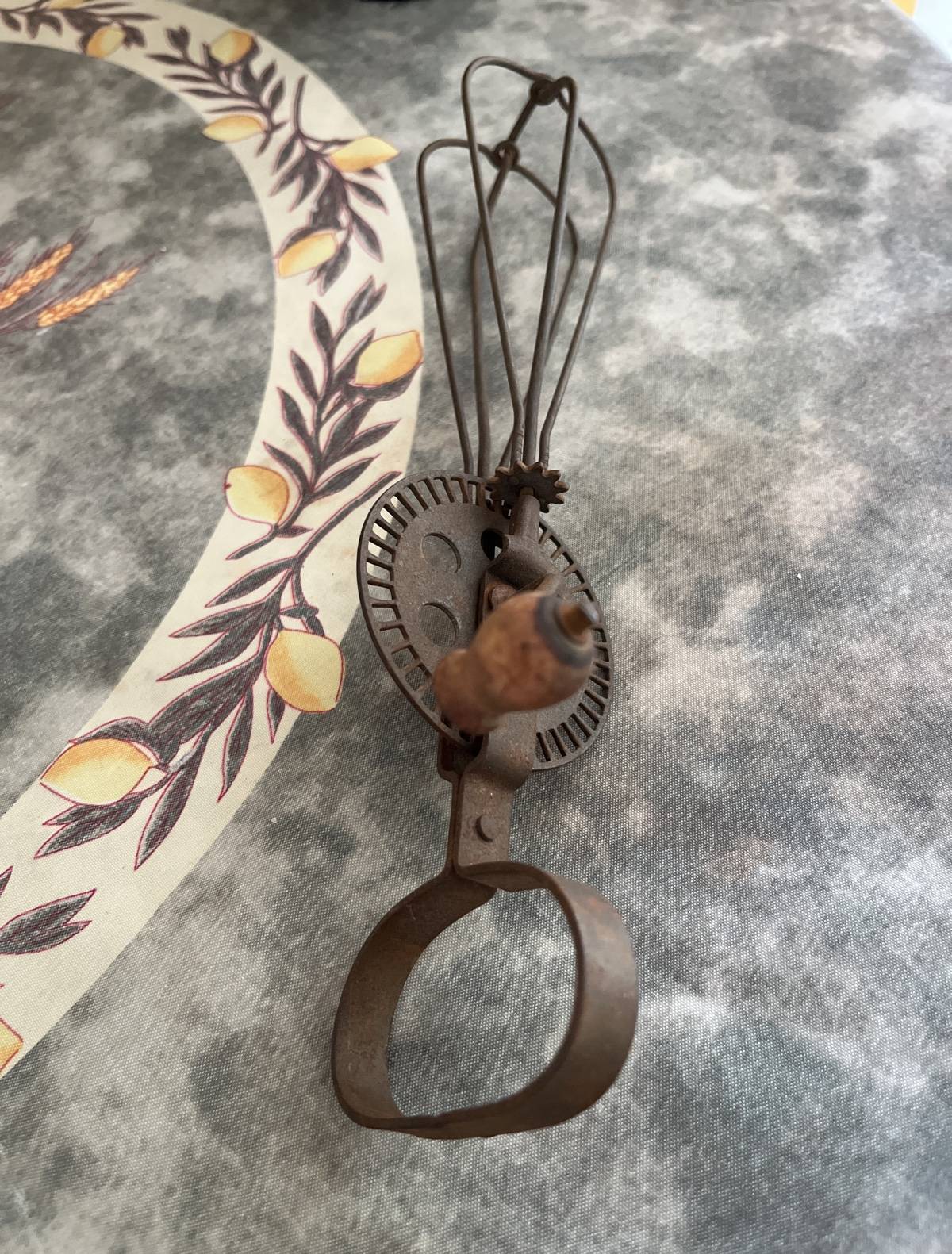 Vends batteur à main ancien