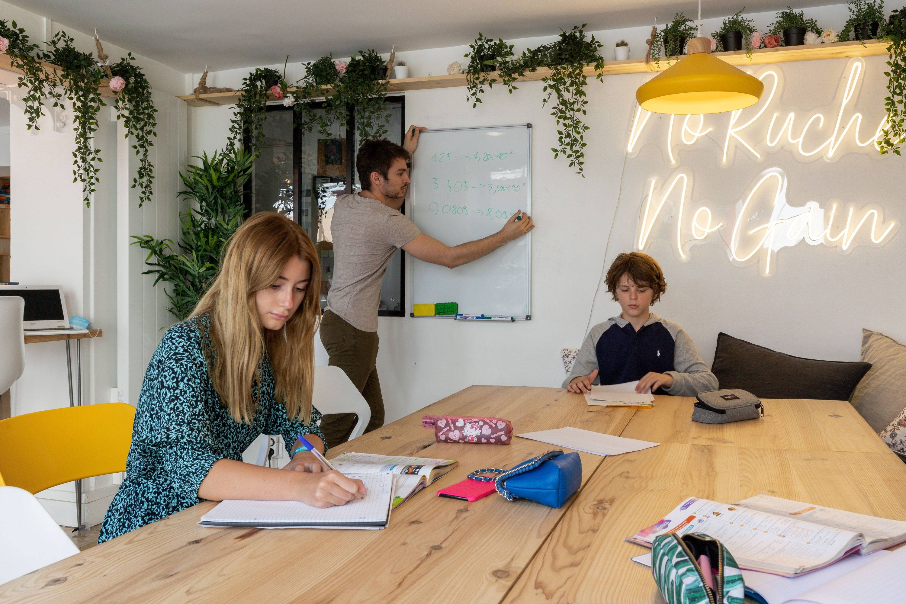 Recrute CDD responsable partenariats H/F - Lyon