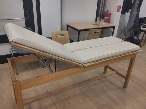 Vends table d’examen vintage