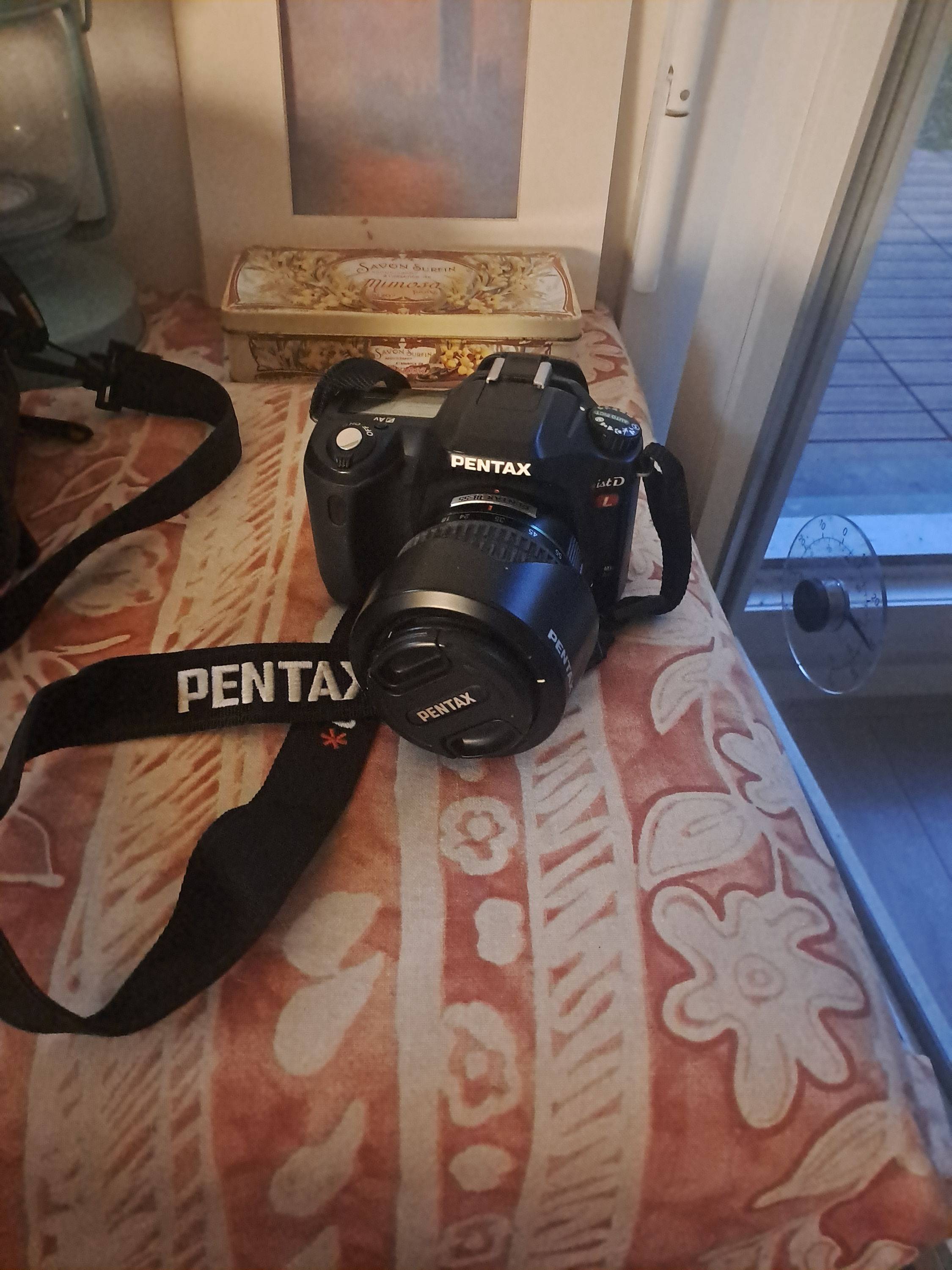Appareil photo Pentax istDL, objectif 18-55 mm et zoom 70-300mn