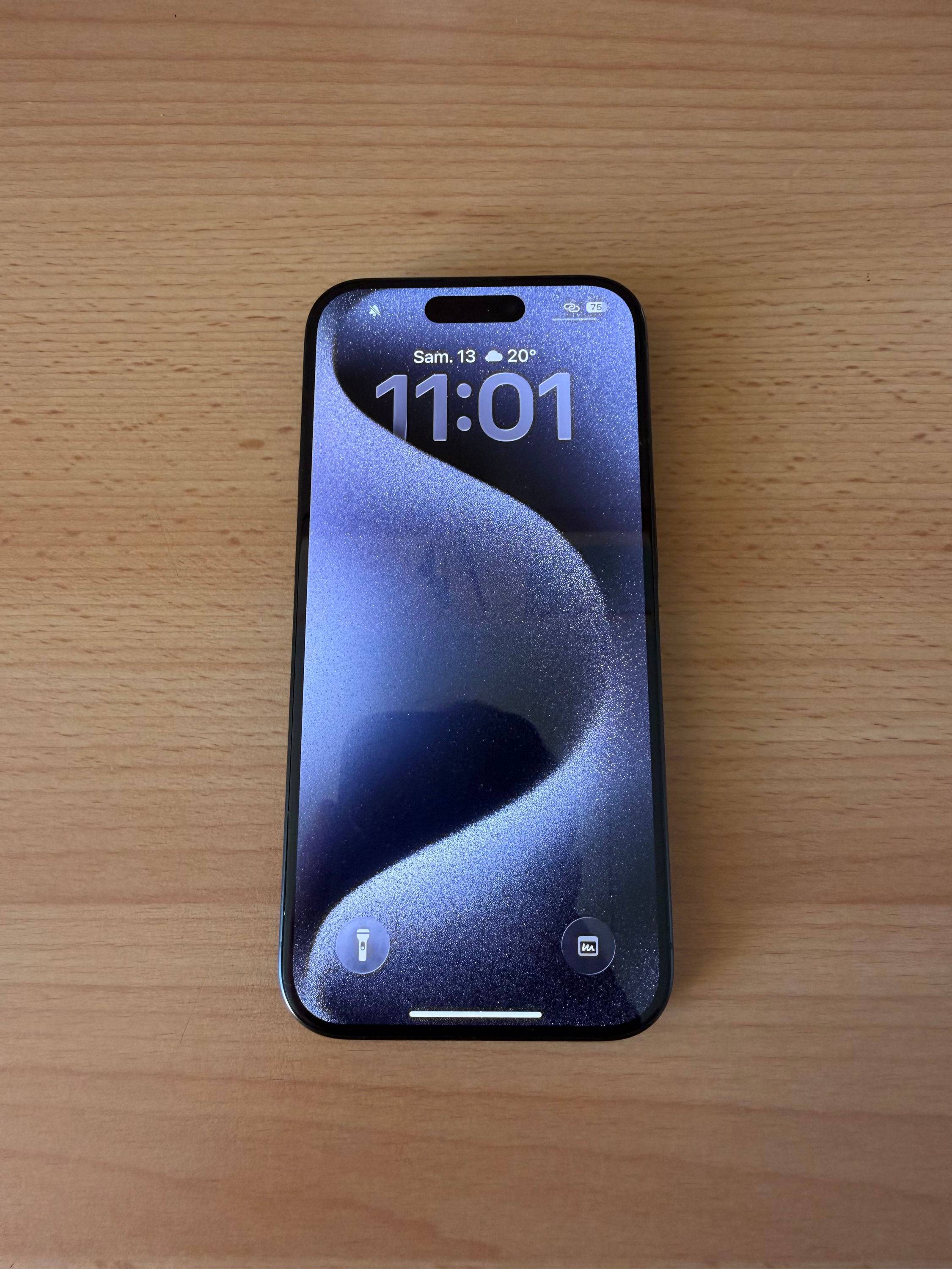 Vends iPhone 15 Pro - 256 Go - bleu