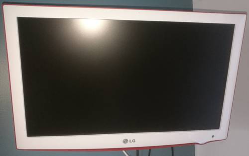 Vends TV LG 55 cm et son support mural pivotant
