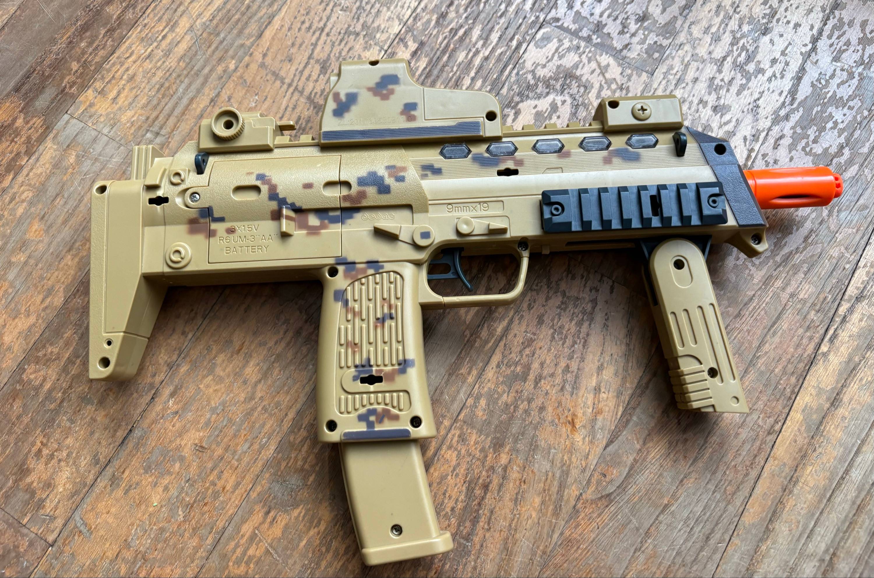 Vends mitraillette militaire neuve