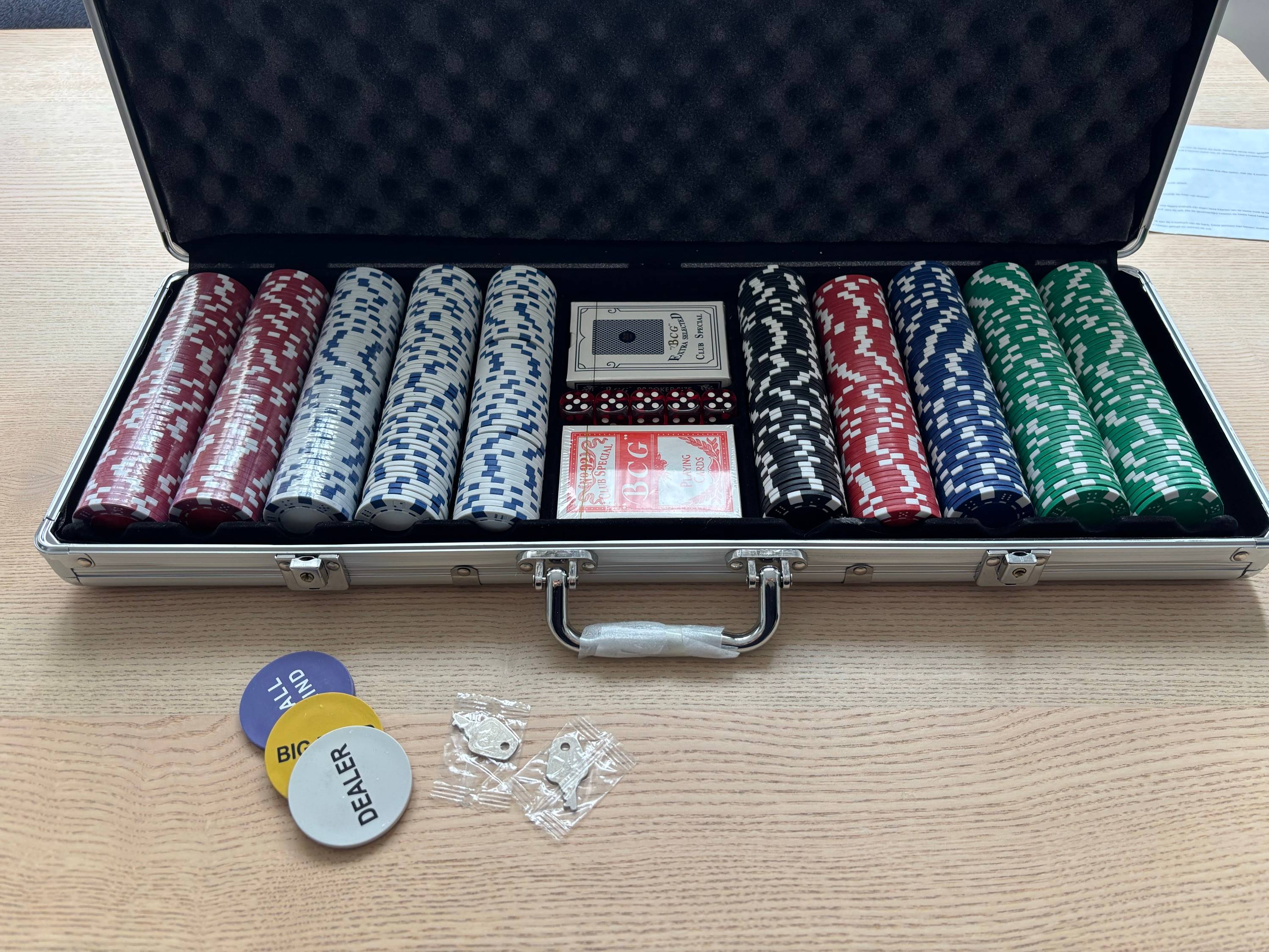 Vends malette de poker professionnelle 500 jetons