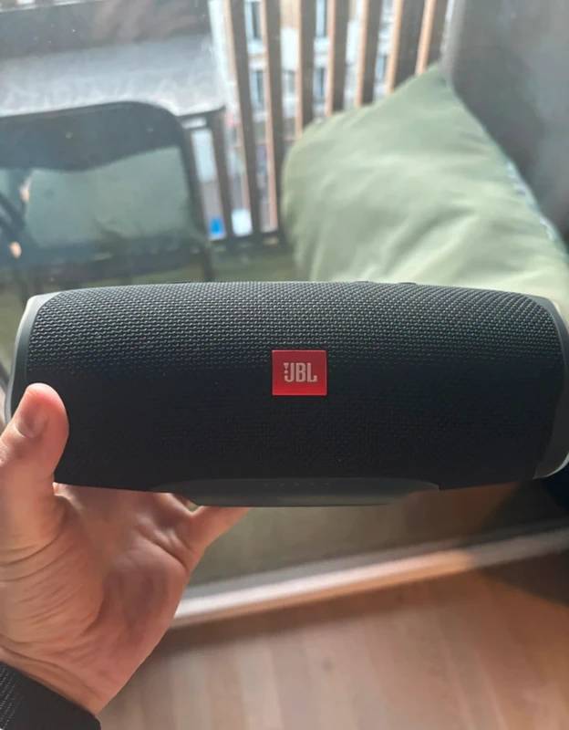 Vends enceinte JBL Charge 4