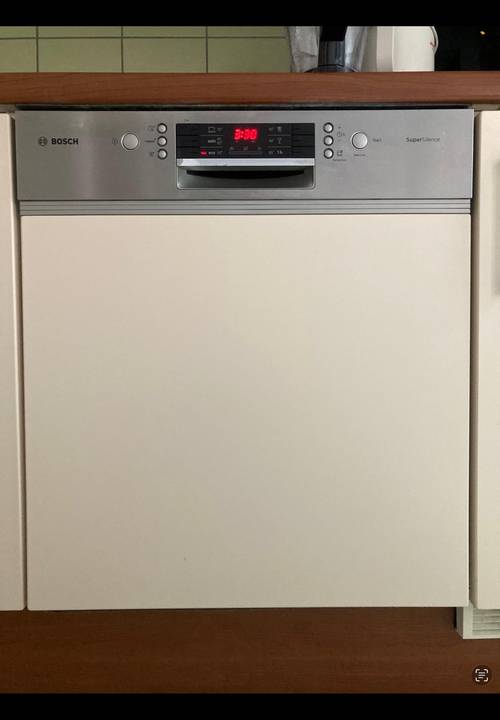 Vends lave-vaisselle intégrable avec bandeau en acier brossé