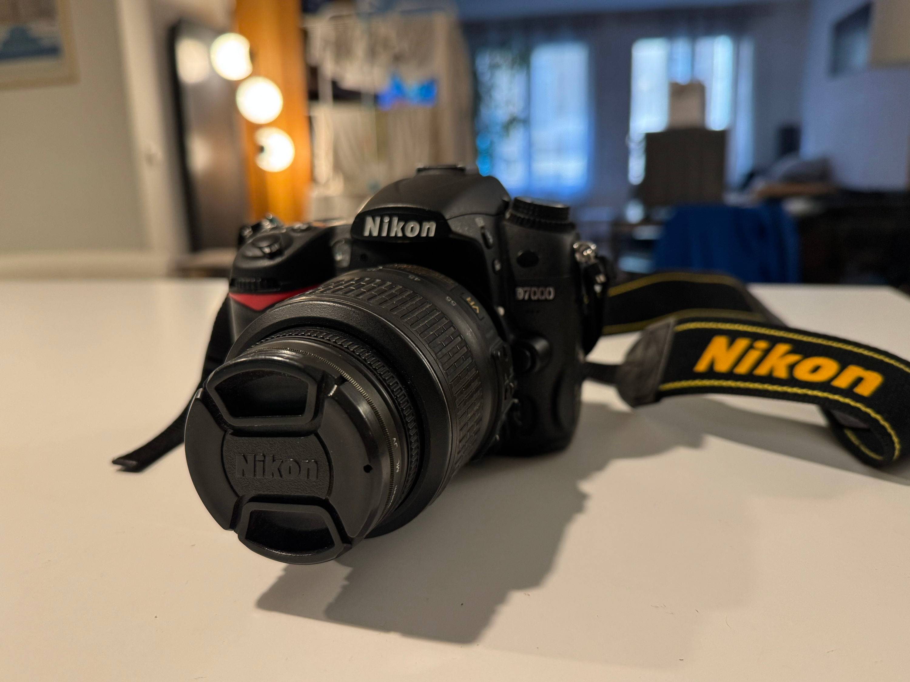 Vends Nikon D7000 + 18-55 (3061 clics)