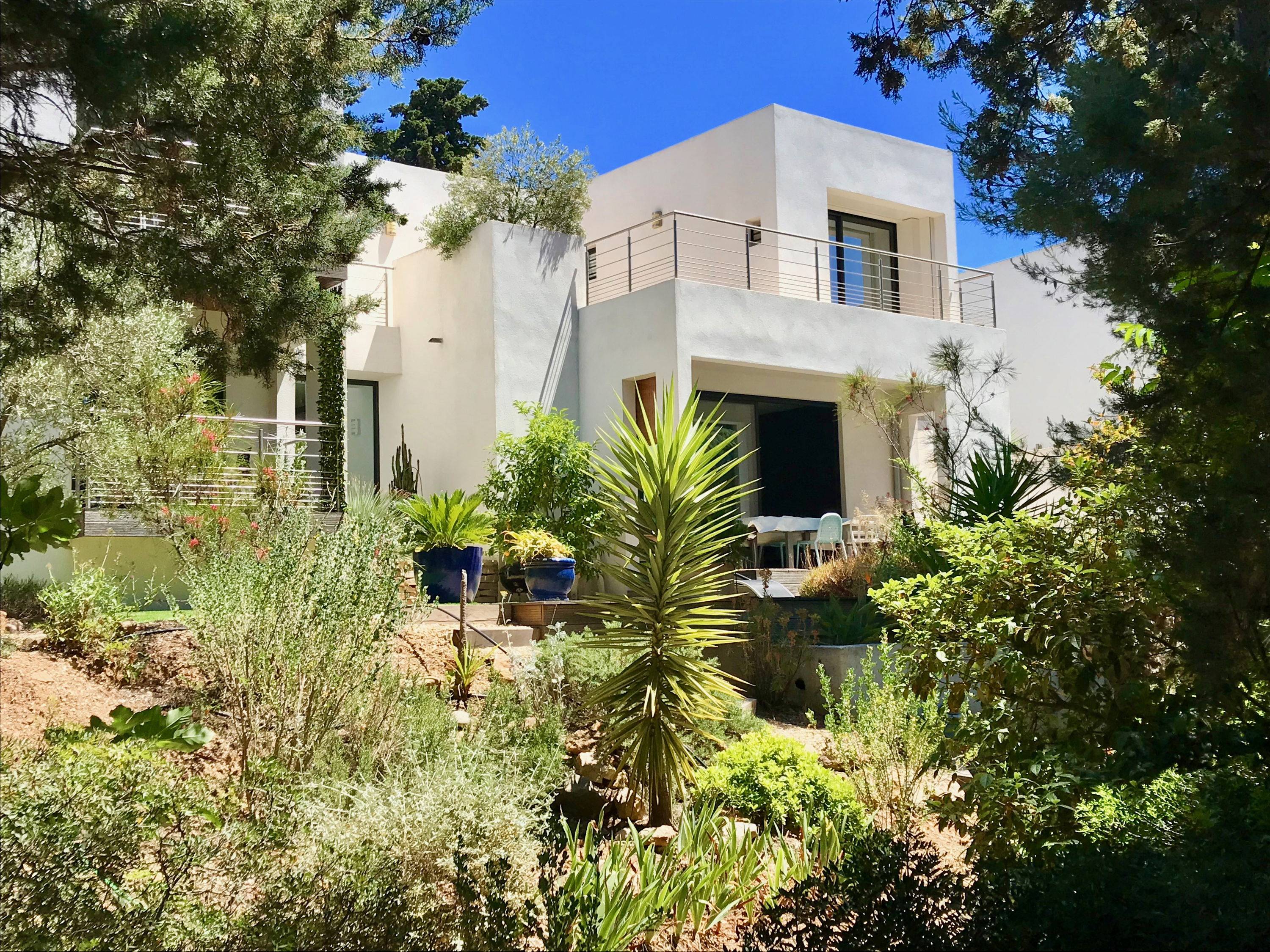 Loue Villa Lucienne à Bandol dans les calanques - 5 couchages - 5 minutes à pied de la mer