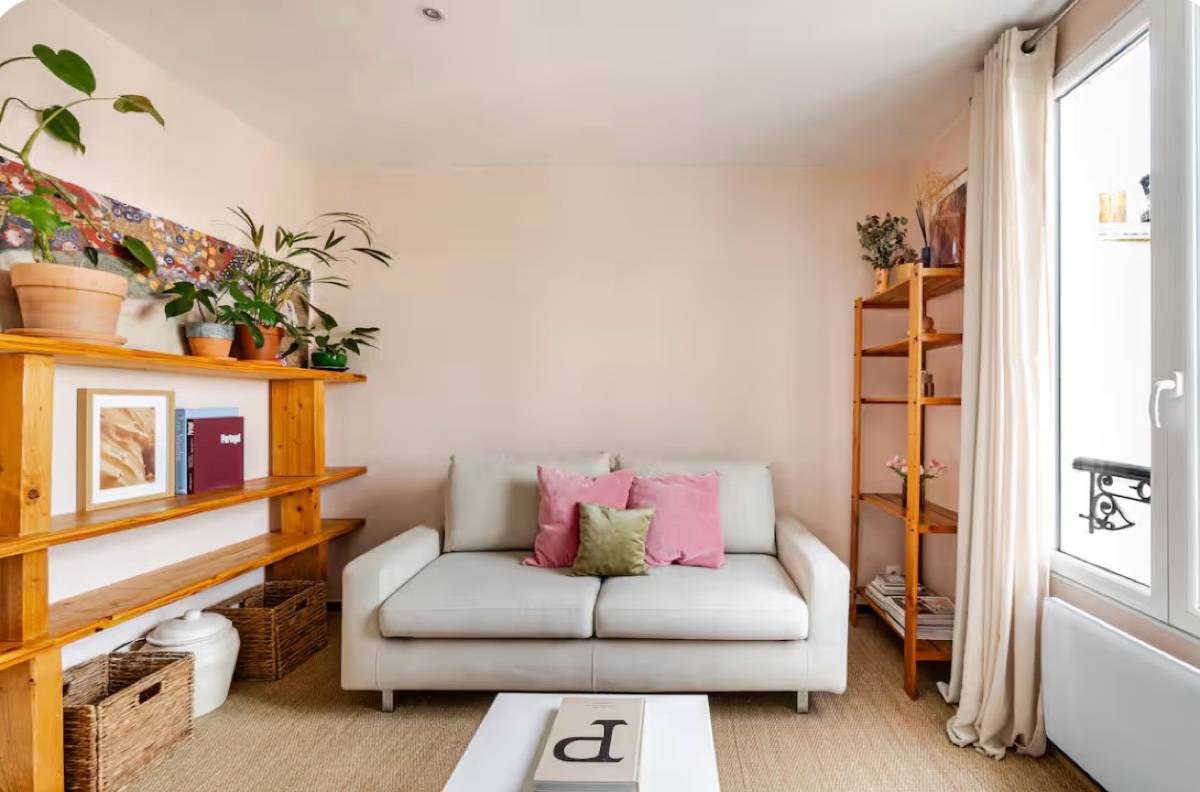 Urgent Sous-Loue Charmant Studio meublé avec vue • Montmartre Paris 18ᵉ