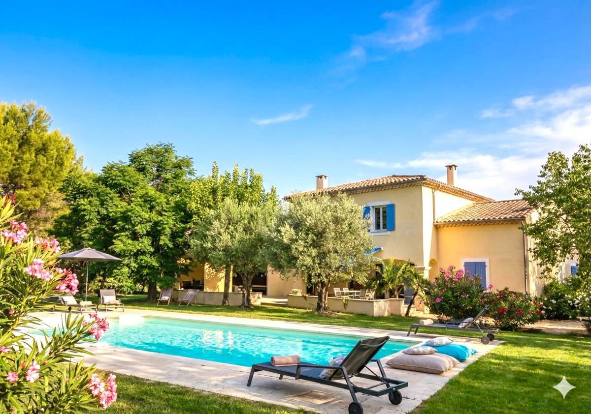 Loue villa en Vaucluse de 250m² avec piscine et jardin arboré - 12 couchages