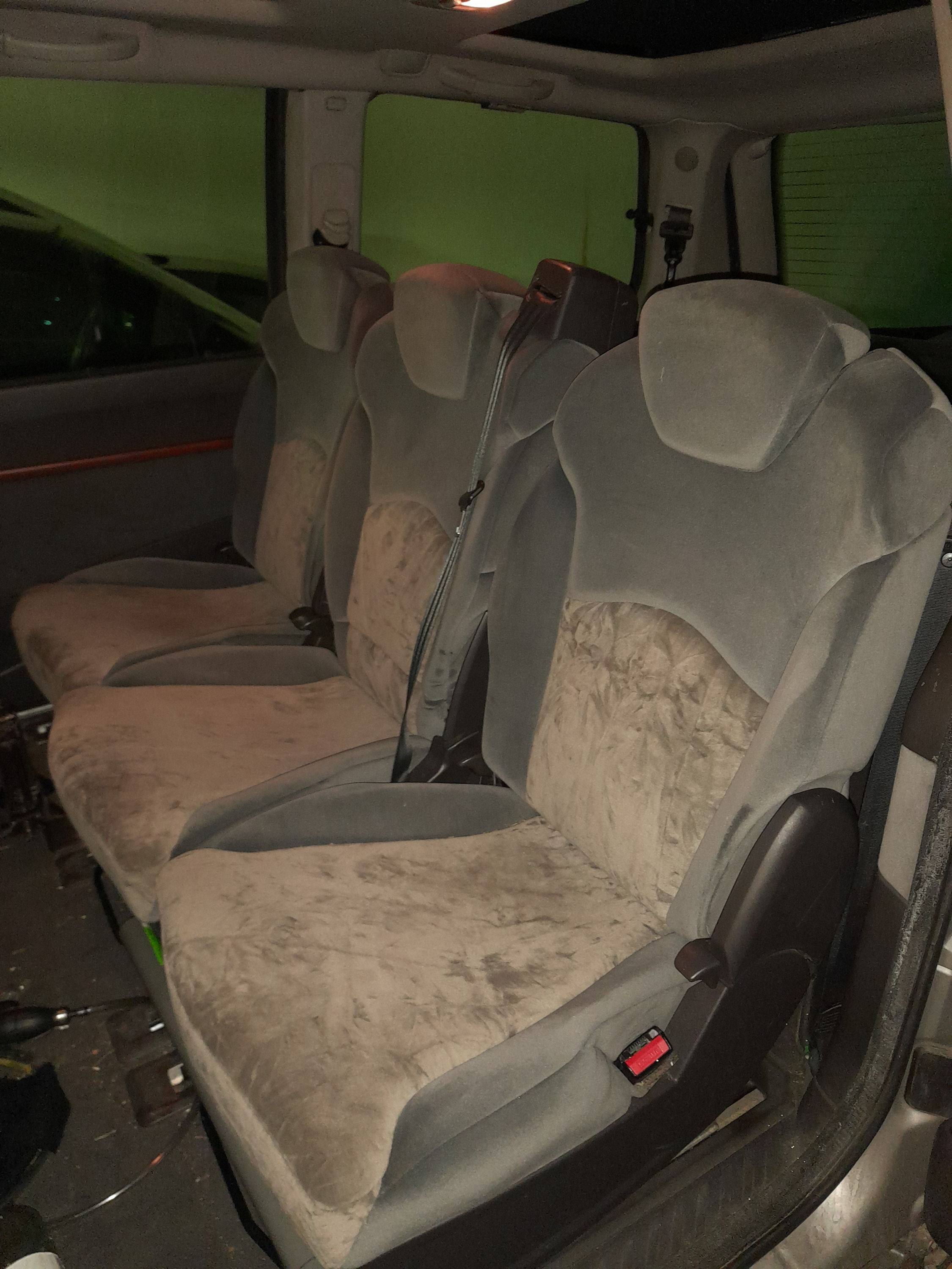 Vends 5 sièges (rang 2 et 3) pour C8/807 - Parfait état