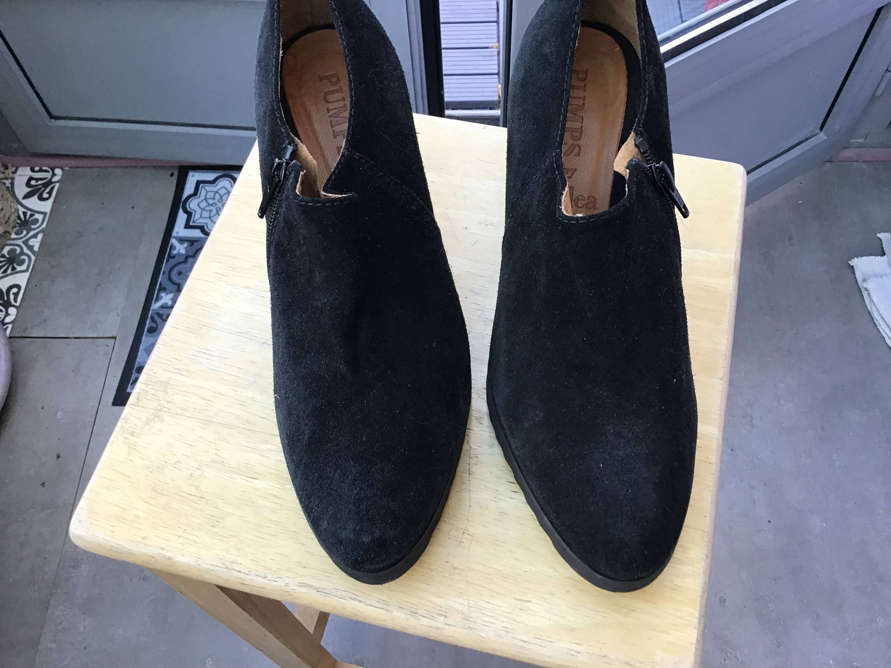 Vends bottines courtes daim noires