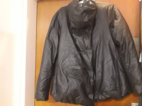 A vendre plein de vêtements pour le ski chaud enfant/ ado/ adulte et vide appart et vide dressing. Paris 6em