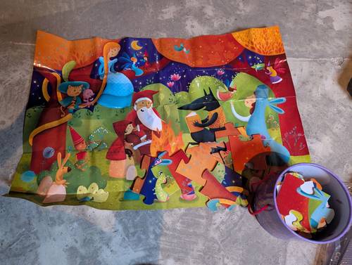 Vends puzzle géant pour enfants 48 pièces sur le thème des contes