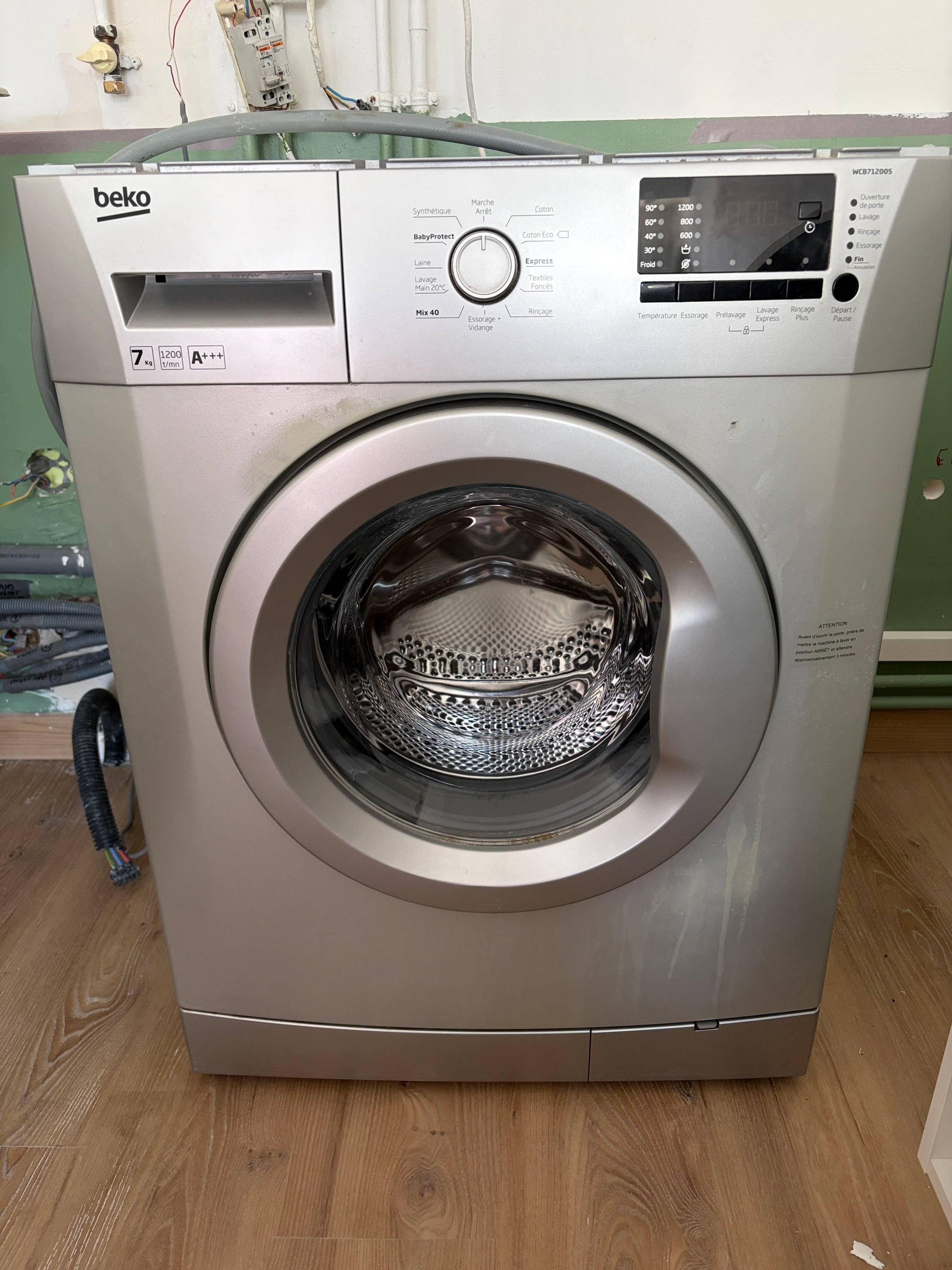 Vends lave-linge hublot Beko A+++ encastrable