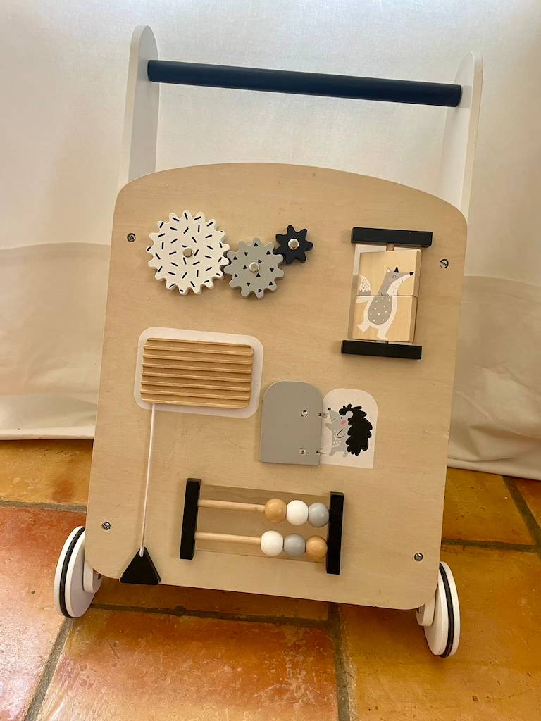 Vends chariot de marche/trotteur avec 7 activités