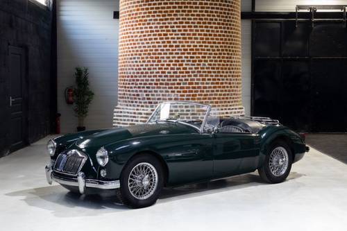 Vends voiture de collection MGA,1 957