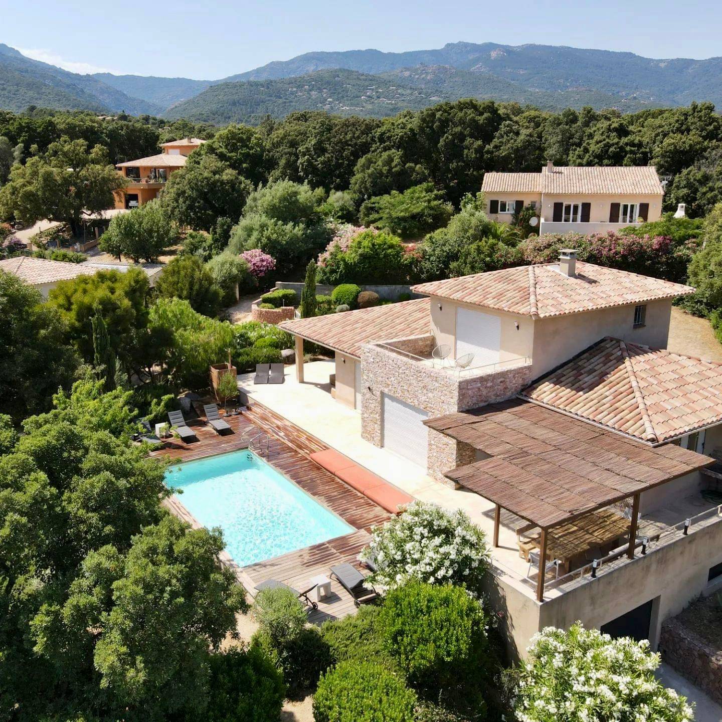 Loue maison familiale 12 couchages, piscine chauffée, vue - Porto-Vecchio (20)