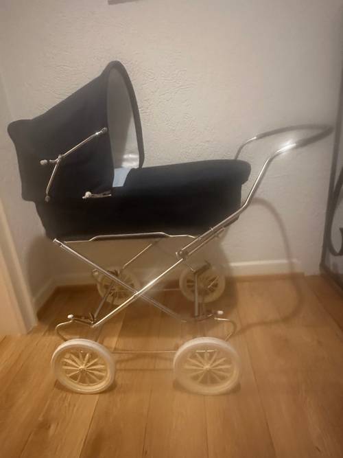 Vends landau jouet et poupée