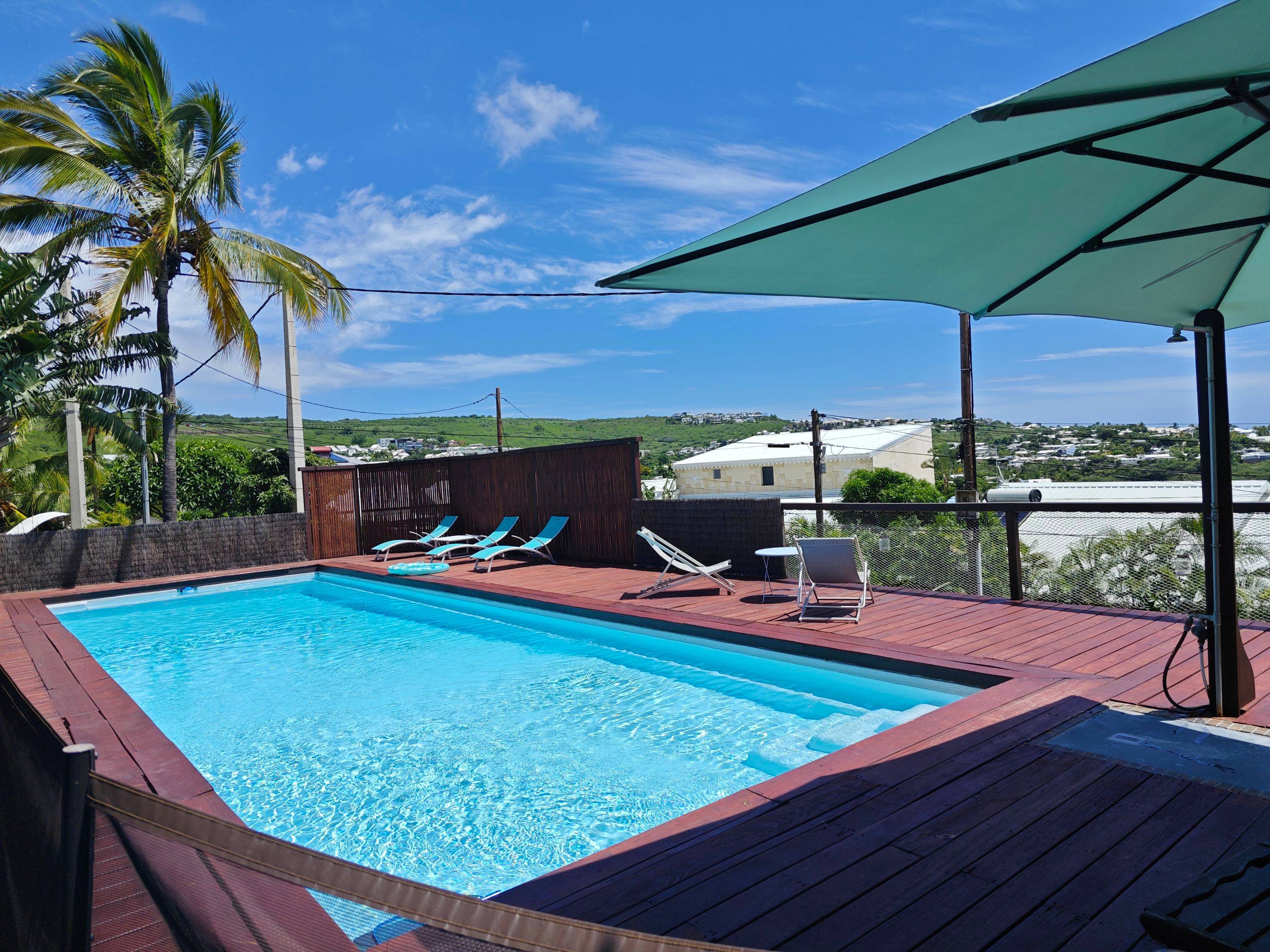 Loue villa de charme bois avec piscine, vue mer et accès plage centre Saint-Gilles-les-Bains - 10 couchages