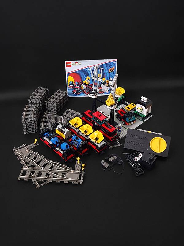Vends Lego train de marchandises fret 4565 + rails 4520 + transfo 4548