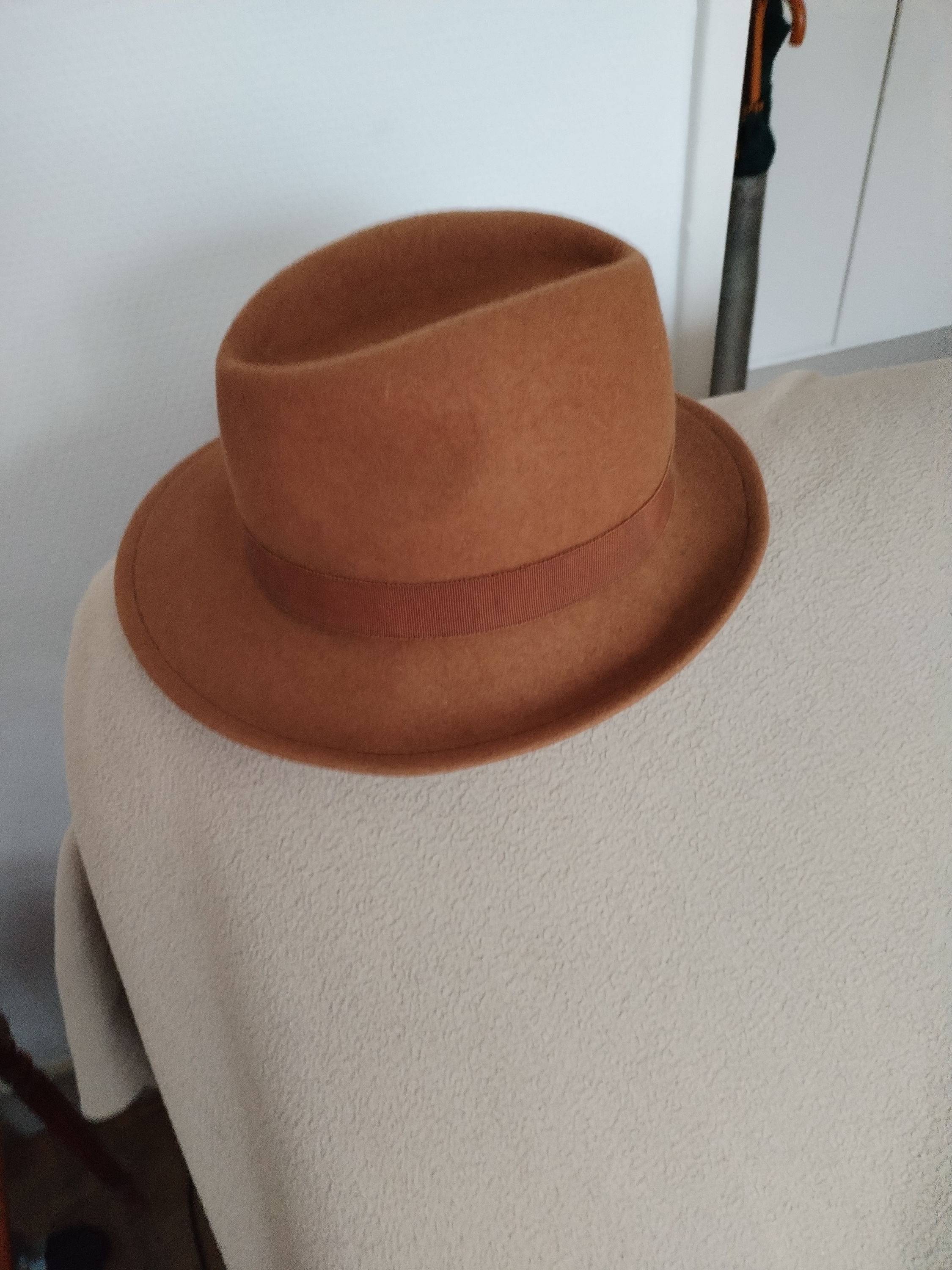 Vends chapeau femme