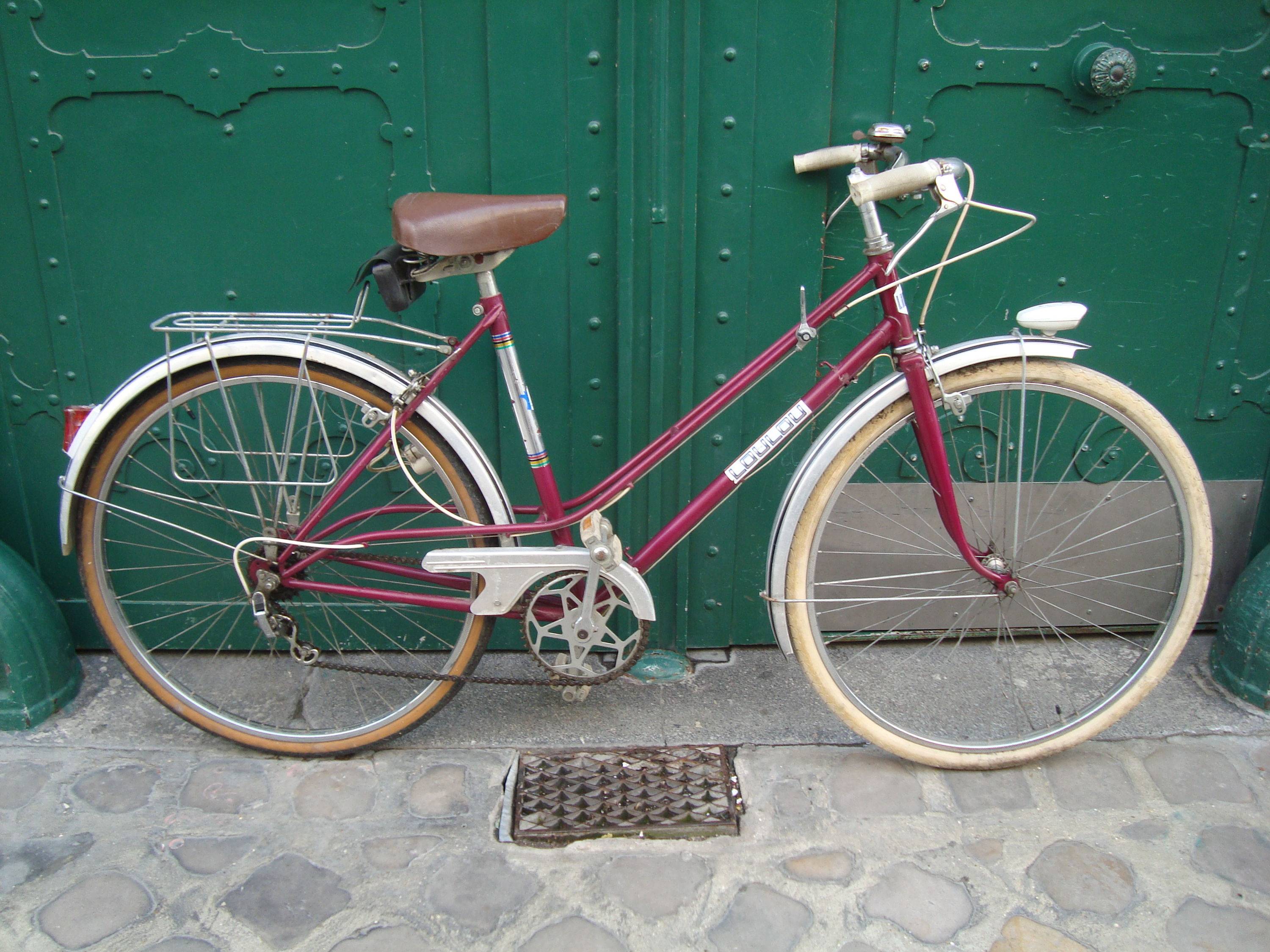 Vends vélo de ville Loulou sans les sacoches, posture droite, 1973, 3 vitesses, fabriqué en France, T50