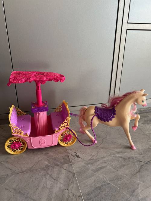 Calèche rose avec cheval pour Barbie très bon état