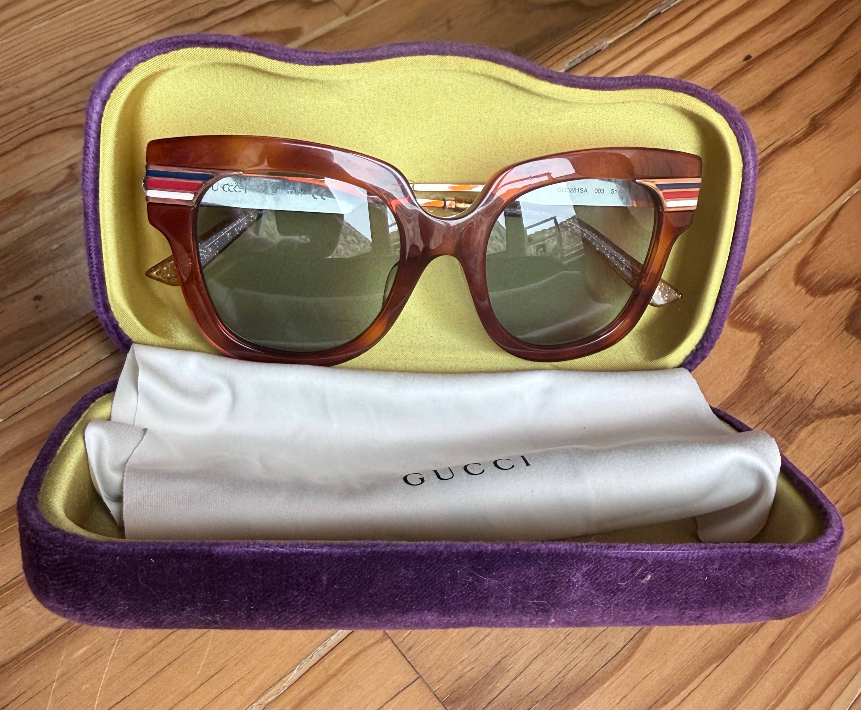 Vends lunettes de soleil Gucci Interlocking G GG0281SA 003 - écaille et bandes Web - made in Italy