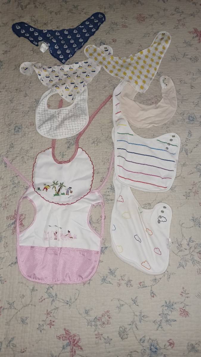 Vends lot 9 bavoirs