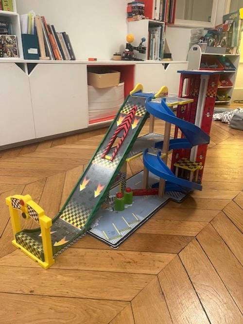 Vends garage, circuit de voiture avec rampe KIdKraft en bois