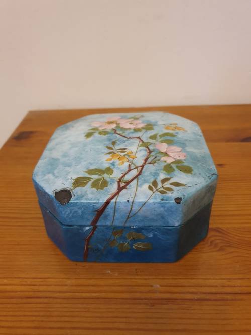 Très belle boite à bijoux carrée en céramique émaillée décor floral délicat 6x13 cm
