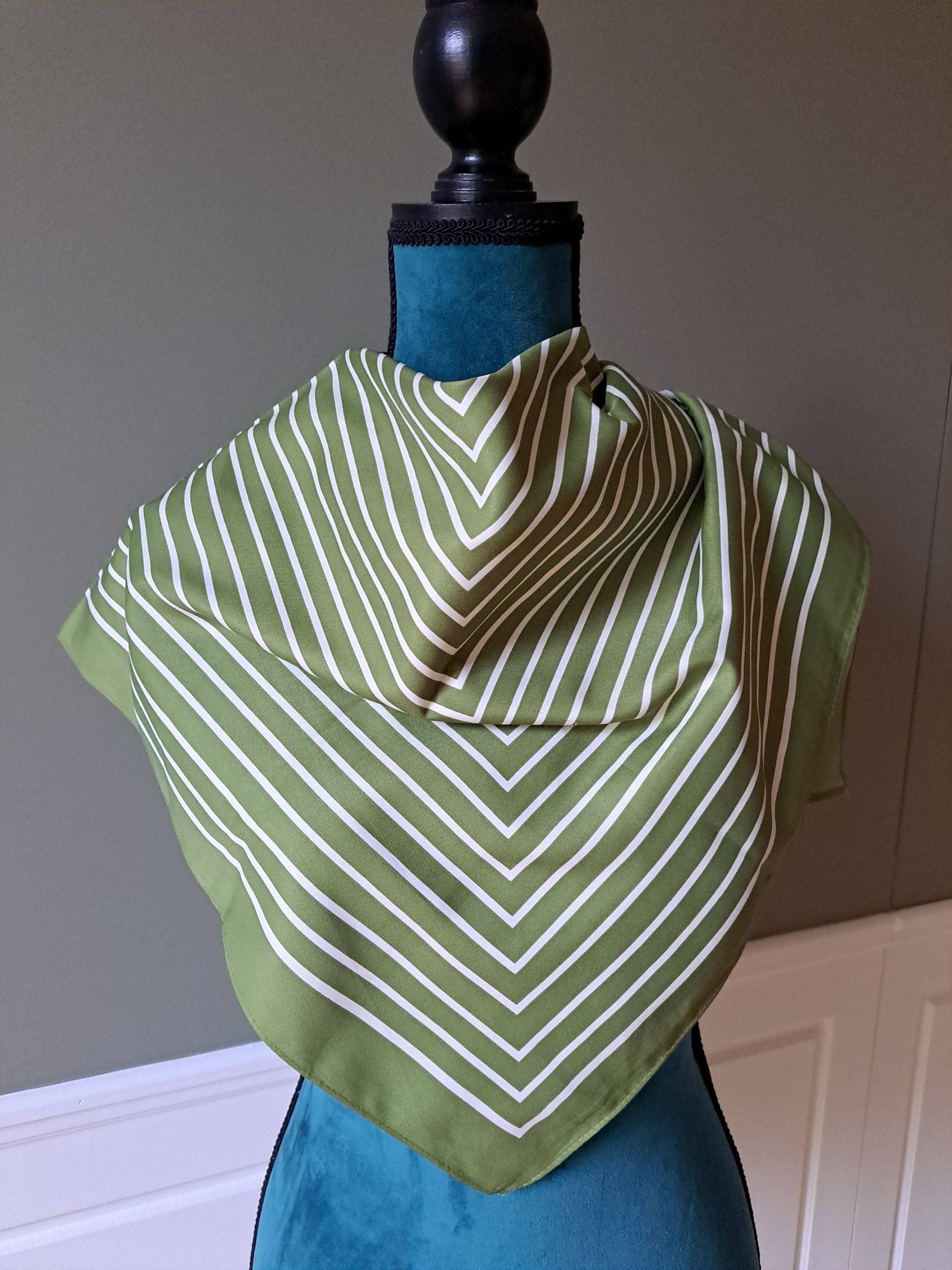 Vends foulard Monoprix neuf