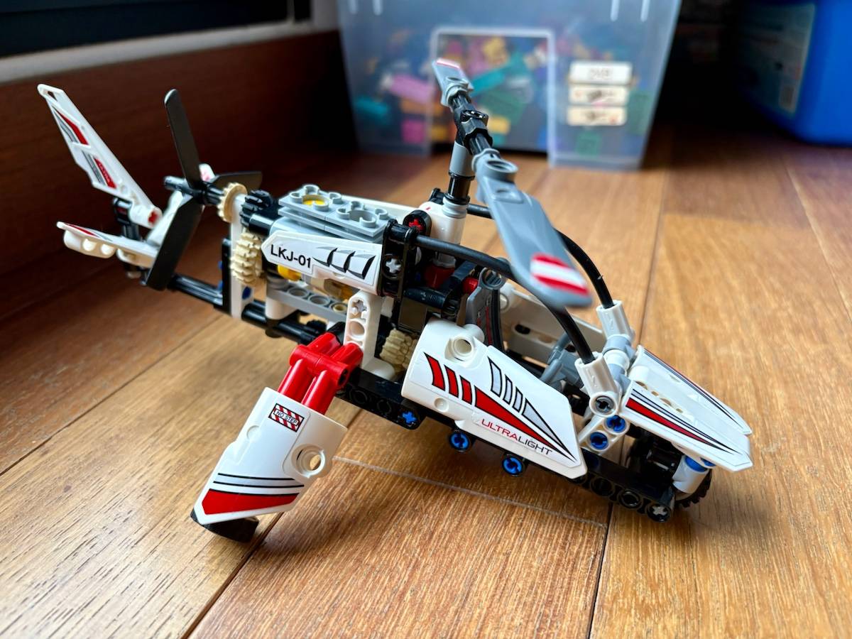 Vends Lego Technic 42057 - L’hélicoptère ultra-léger