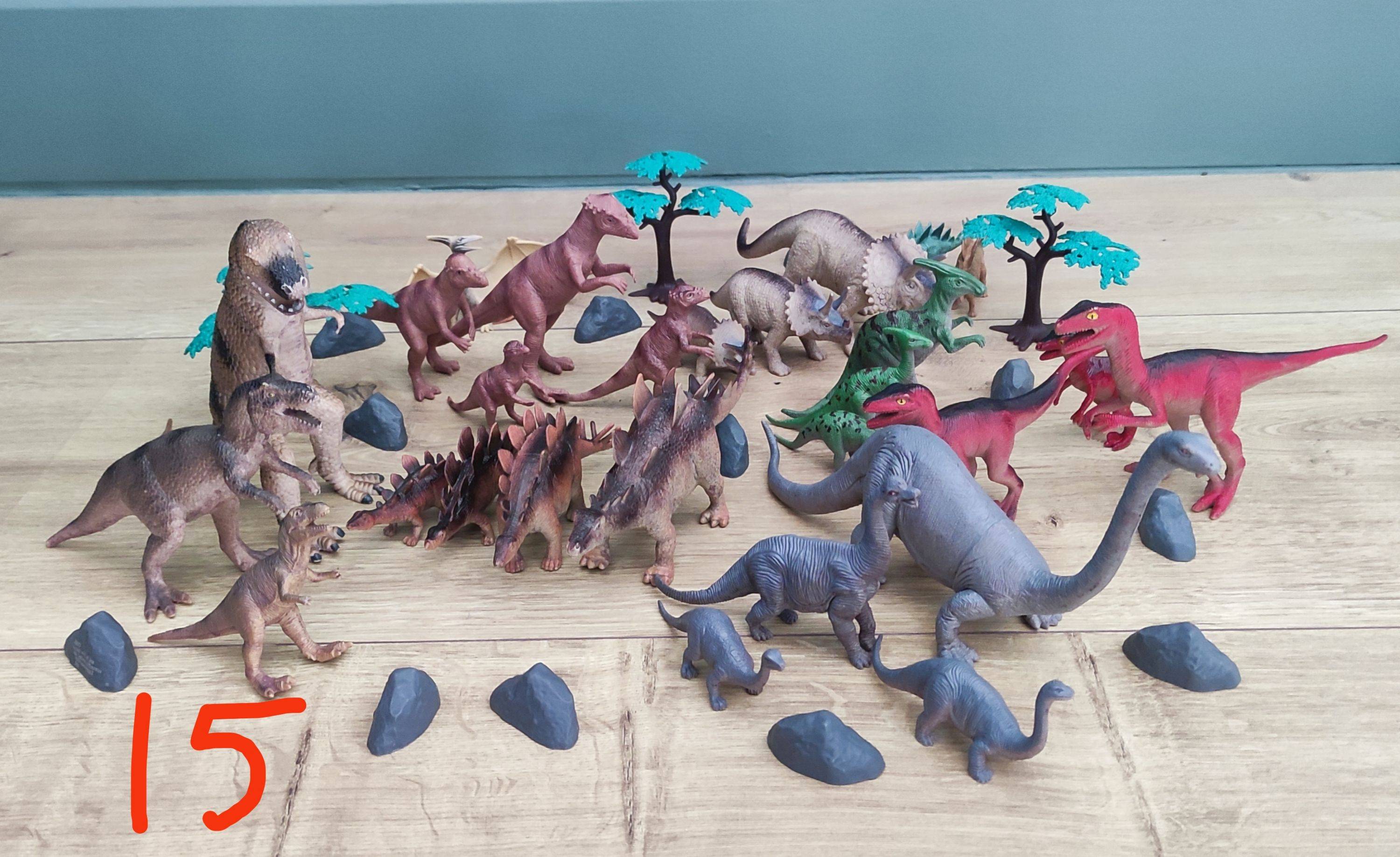 Vends lot de Playmobil et lot de dinosaures