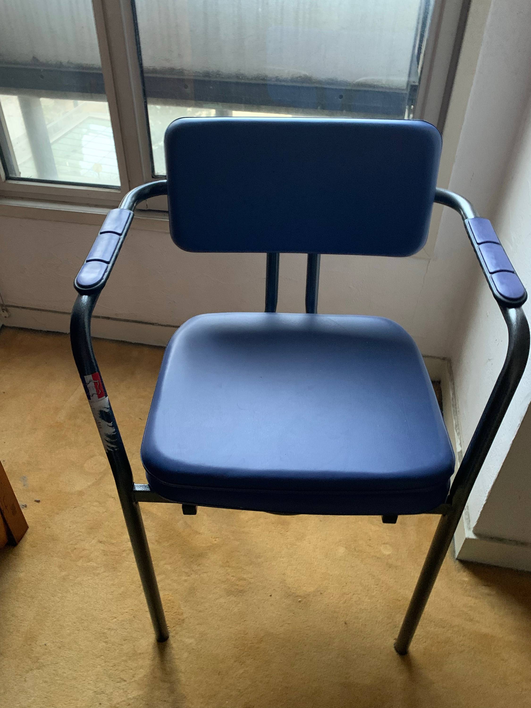 Vends chaise percée neuve, jamais servi