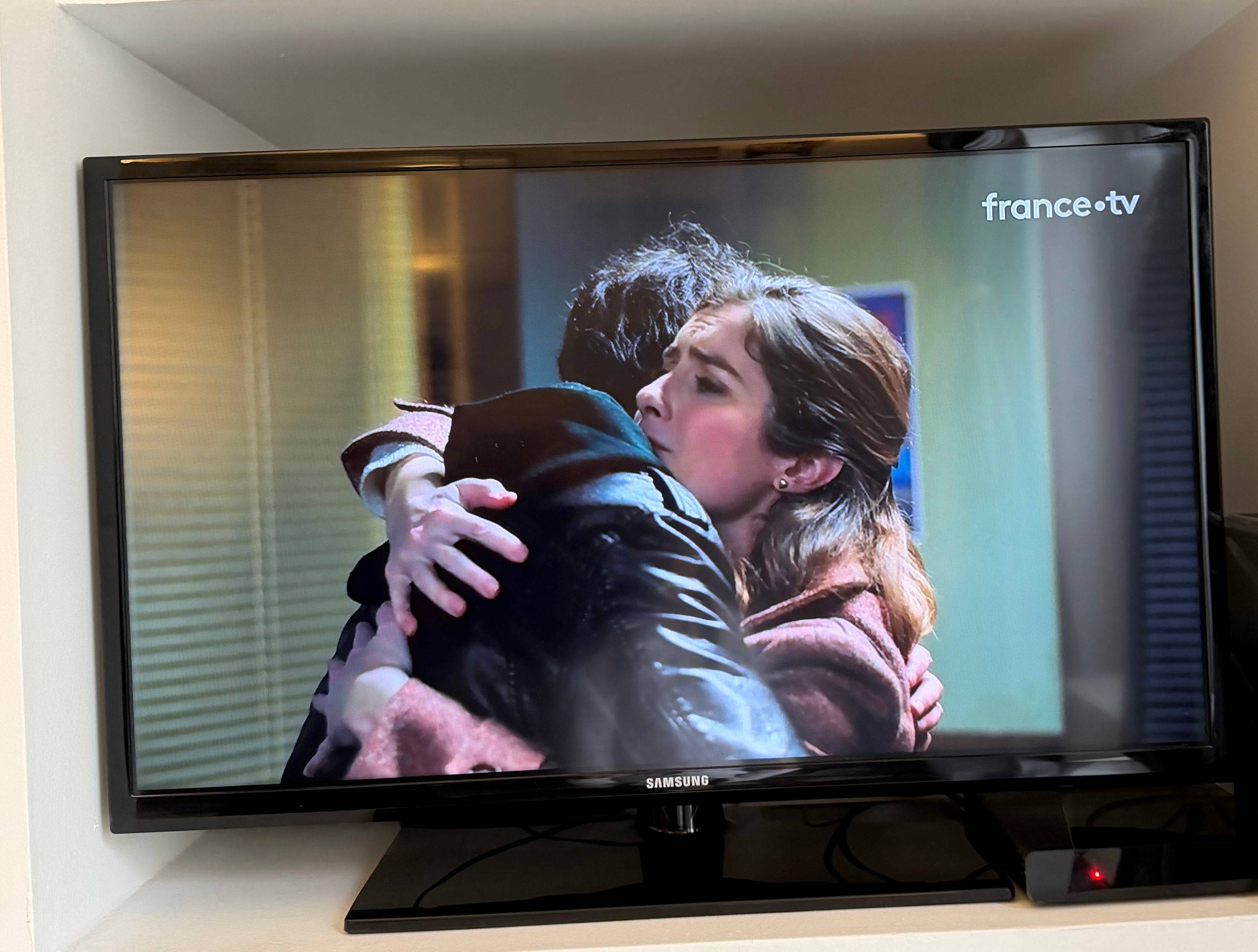 Vends télévision Samsung 75X45 cm 32 pouces
