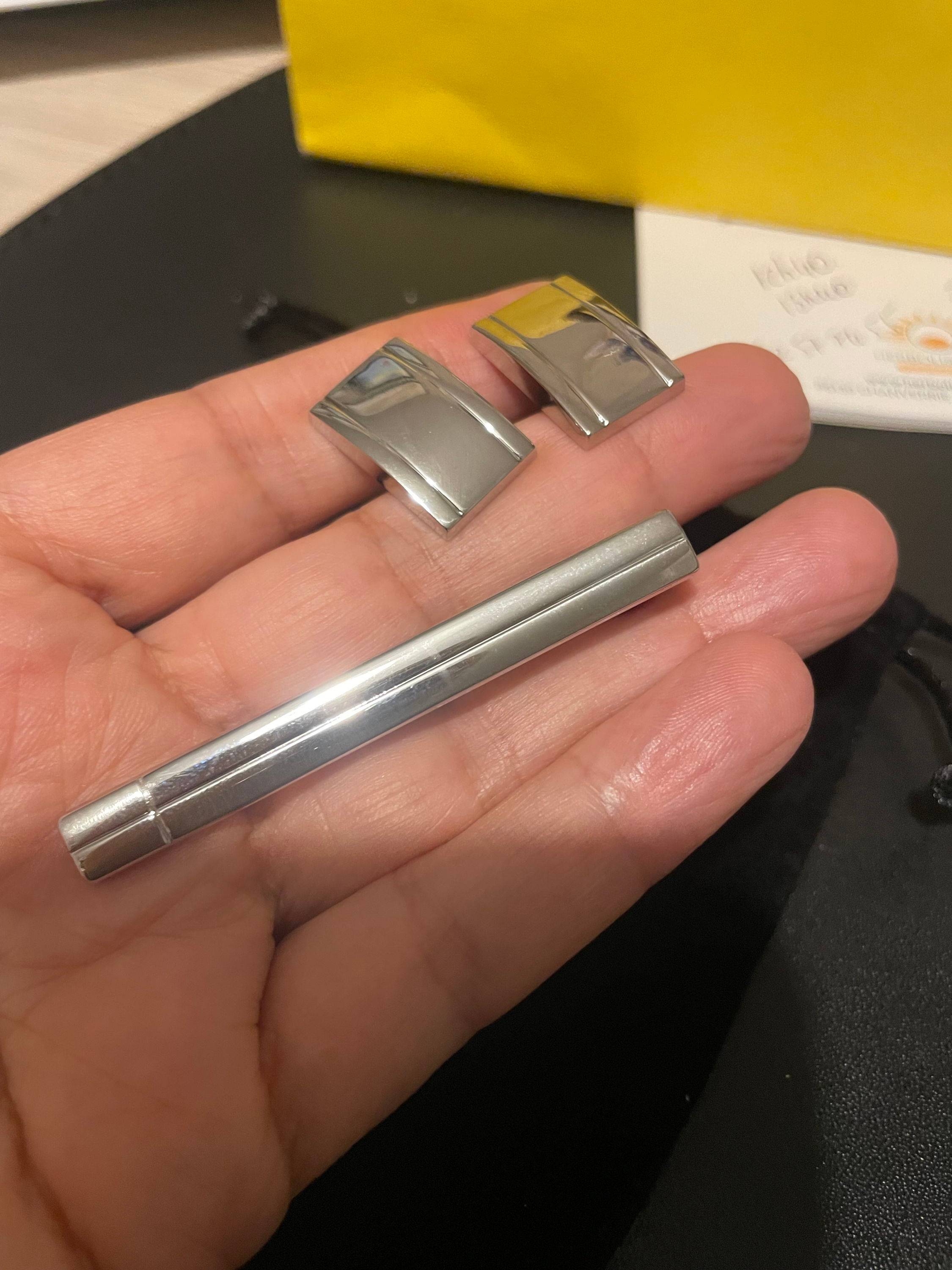 Boutons manchettes et pince à cravate