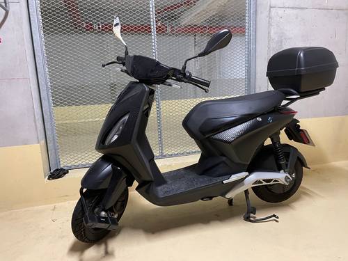 Vends Scooter Piaggio électrique, 2022, 10224km