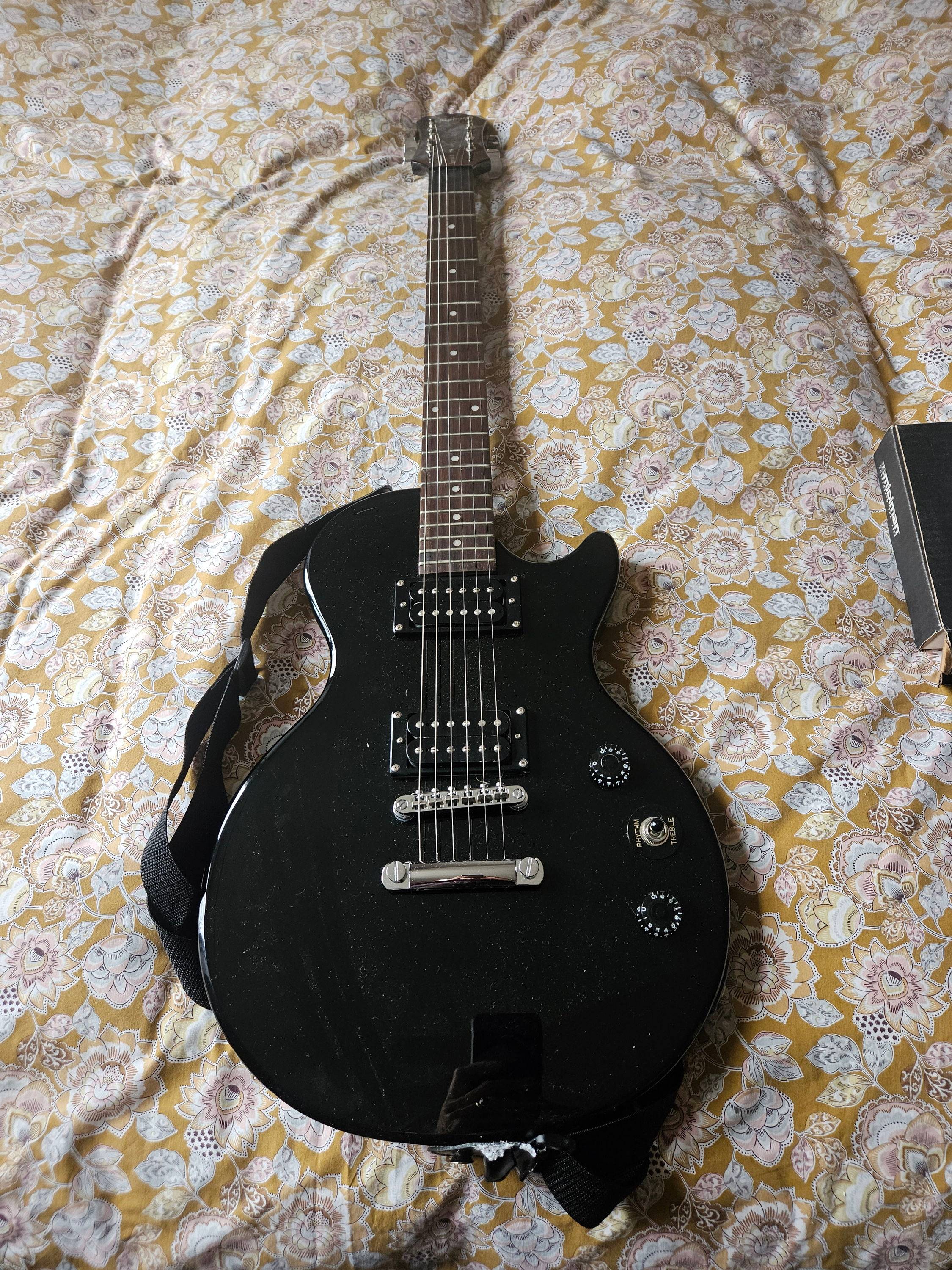 Vends guitare électrique pour adulte