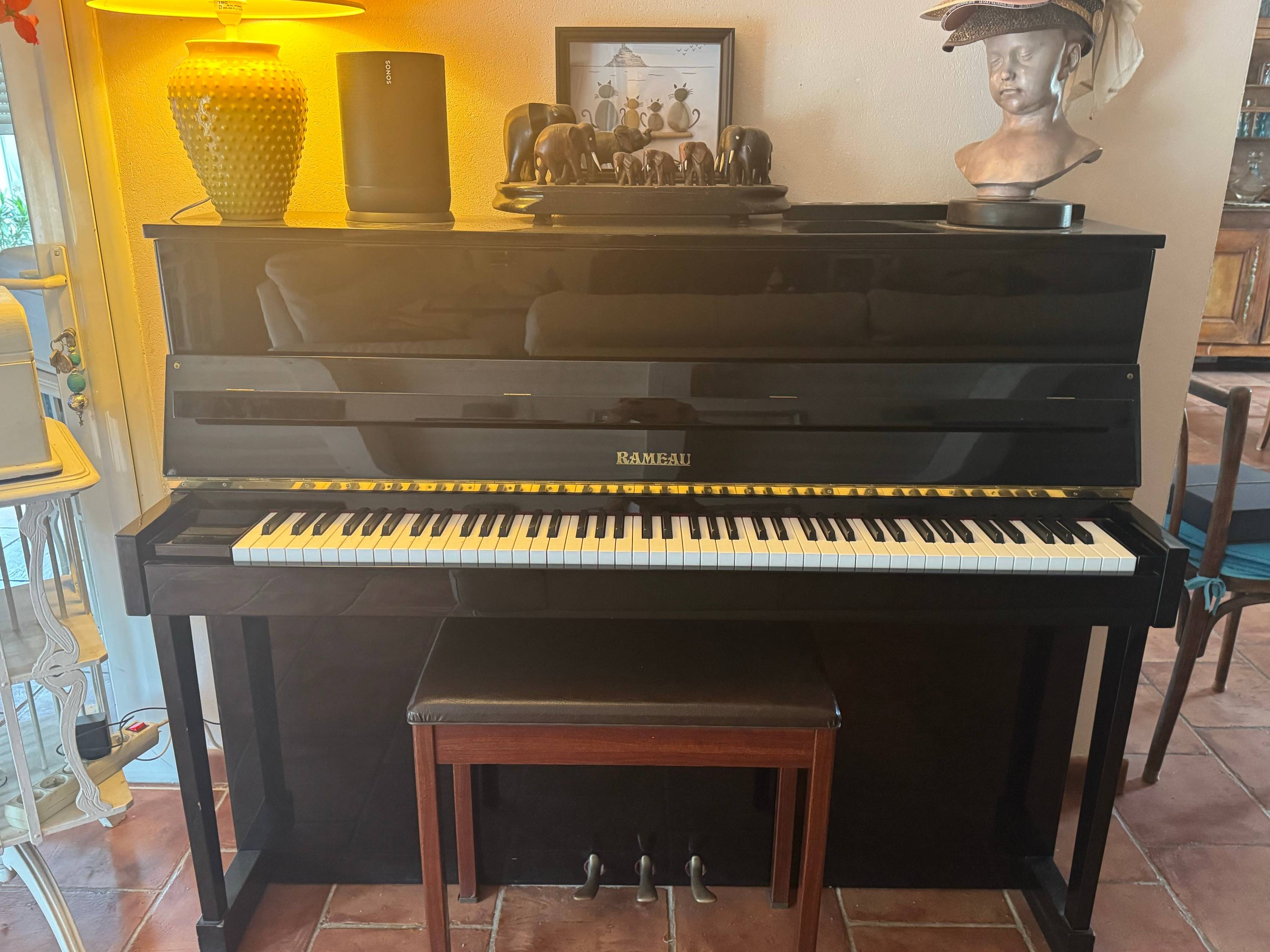 Vends piano droit marque Rameau, état neuf