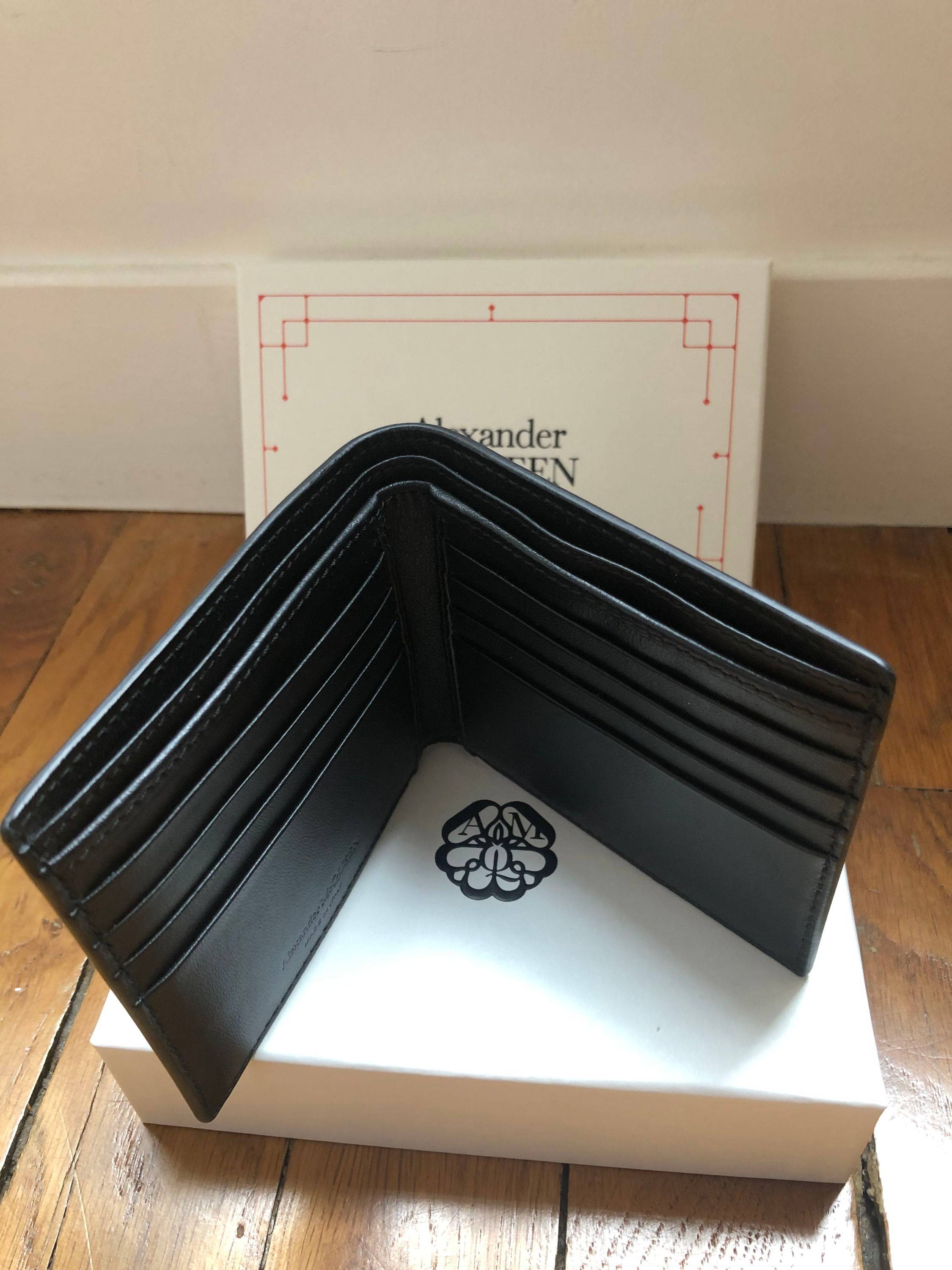 Vends portefeuille neuf Alexander McQueen en cuir noir